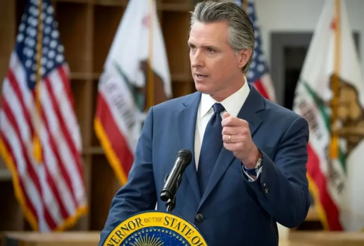 انتقاد فرماندار کالیفرنیا از تعطیلی دولت ترامپ جان مردم را به خطر انداخت 34 انتقاد فرماندار کالیفرنیا از تعطیلی دولت ترامپ جان مردم را به خطر انداخت