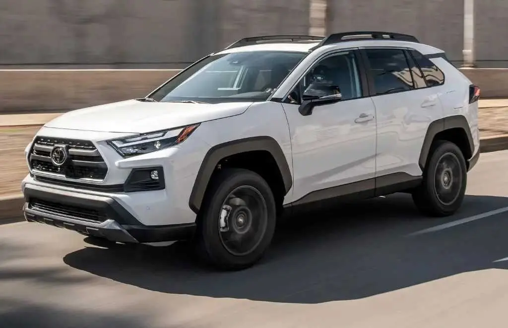 اولین ماجراجویی Toyota RAV4 Plus با صفحه ملی آذیورد