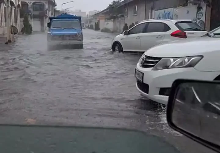 باران شدید و سیل معابر آنزال
