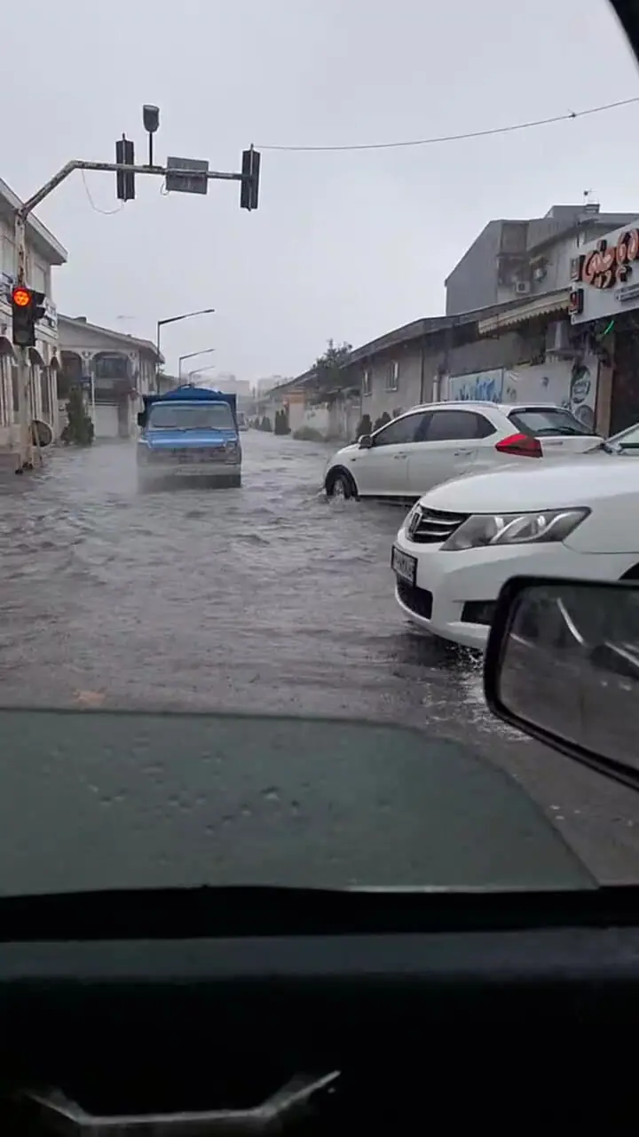 باران شدید و سیل معابر آنزال
