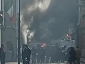 برای دیدن آتش سوزی خرید خودرو در نزدیکی دفتر نخست وزیر فرانسه