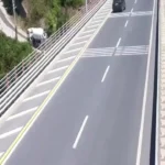 برای دیدن دنده عقب ناگهانی اتوبوس منجر به تصادف شد