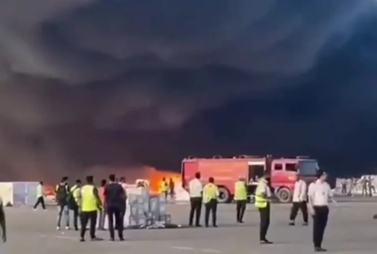 برای دیدن؛ آتش سوزی مهیب در فرودگاه بنگلادش