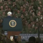 برای دیدن؛ رقص ترامپ در پایگاه دریایی یوکوسوکا