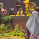 برای دیدن؛ سلطان برونئی در مراسم رسمی به زمین افتاد