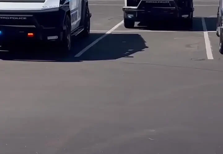 برای دیدن؛ پلیس لاس وگاس ناوگان جدیدی از تسلا سایبرتراک ها را به خدمت گرفت 23 برای دیدن؛ پلیس لاس وگاس ناوگان جدیدی از تسلا سایبرتراک ها را به خدمت گرفت