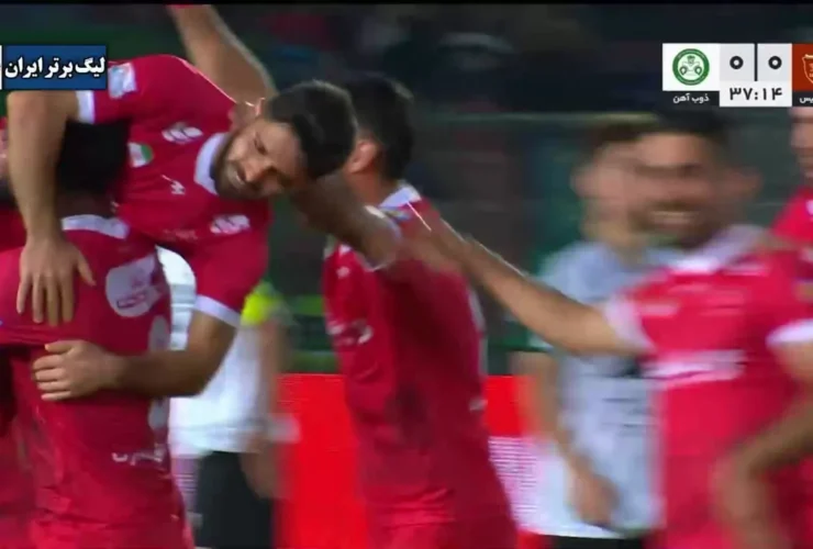 برای دیدن؛ گل اول پرسپولیس را محمد عمری در دقیقه 38 مقابل ذوب آهن به ثمر رساند. 32 برای دیدن؛ گل اول پرسپولیس را محمد عمری در دقیقه 38 مقابل ذوب آهن به ثمر رساند.