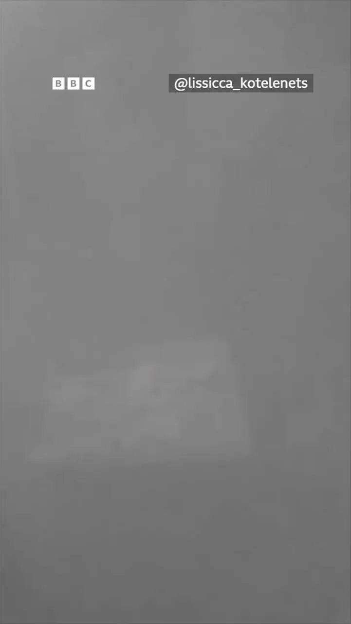 برای دیدن؛ یک زن به سختی از حمله هوایی روسیه به کیف جان سالم به در برد 1 برای دیدن؛ یک زن به سختی از حمله هوایی روسیه به کیف جان سالم به در برد
