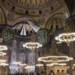 برای دیدن؛ یک گربه و منظره باشکوه مسجد ایاصوفیه