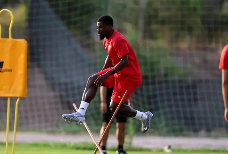 ترکیب احتمالی پرسپولیس مقابل ذوب آهن; ورود ستاره بین المللی