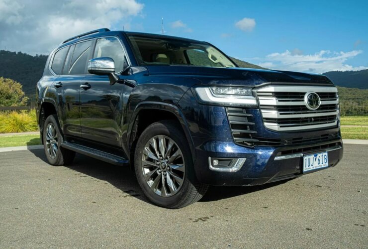 تویوتا لند کروزر پس از 10 سال رسماً به ایران بازگشت