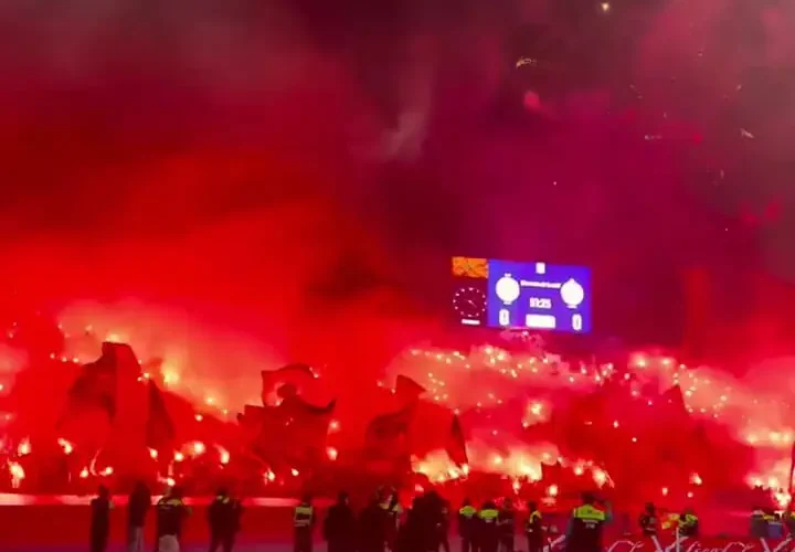 جنجالی ترین دربی جهان آتش گرفت 22 جنجالی ترین دربی جهان آتش گرفت