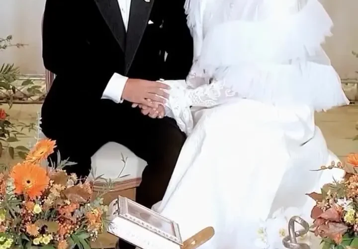 خوانش مرجانه گلچین از عروسی آریایی آرام جعفری و بابک انصاری 32 خوانش مرجانه گلچین از عروسی آریایی آرام جعفری و بابک انصاری