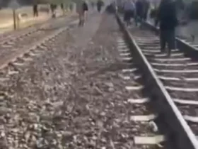 درگیری صبحگاهی مسافران: ماجرای گرفتار شدن افراد در واگن های متروی تهران چیست؟