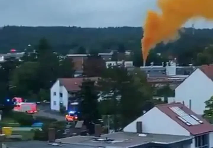 دود نارنجی اسید نیتریک در آسمان آلمان 19 دود نارنجی اسید نیتریک در آسمان آلمان