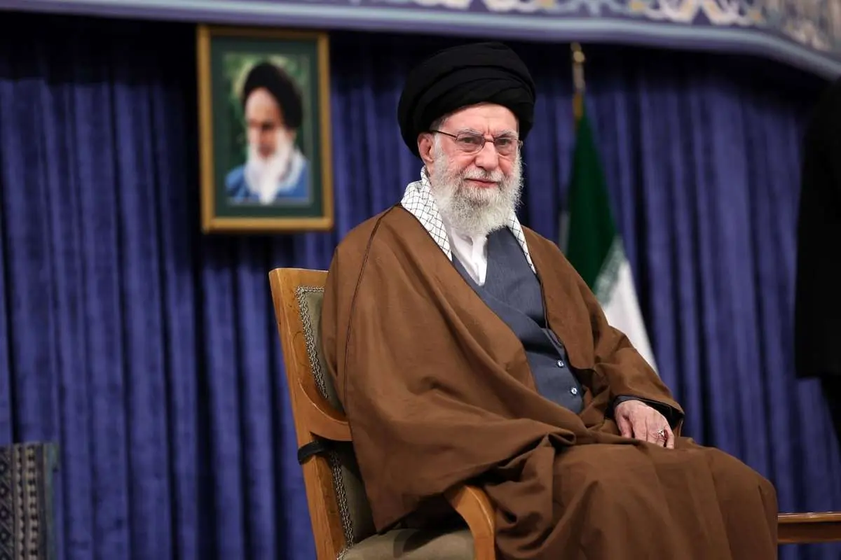 رهبر انقلاب خطاب به رئیس جمهور آمریکا: اصلاً شما چه کار می کنید؟! 4 رهبر انقلاب خطاب به رئیس جمهور آمریکا: اصلاً شما چه کار می کنید؟!
