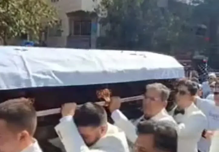 سنج و دمام زنی در مراسم تشییع پیکر ناصر تقوایی