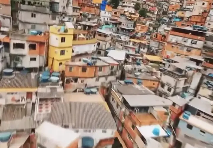 شرکت های هواپیمایی از یکی از بزرگترین محله های فقیر جهان در برزیل 25 شرکت های هواپیمایی از یکی از بزرگترین محله های فقیر جهان در برزیل