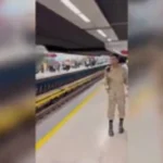 صدای این سرباز در مترو همه را شوکه کرد