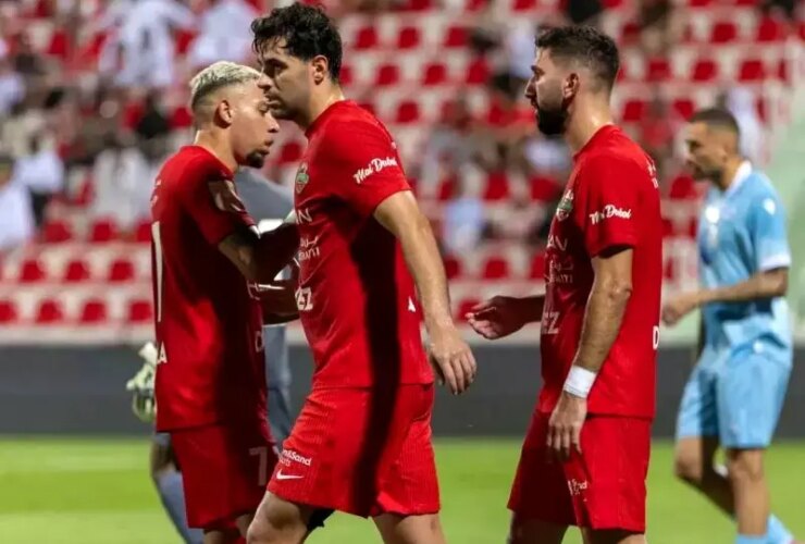 غرور در جنگ با ستاره های Ezzatollahi