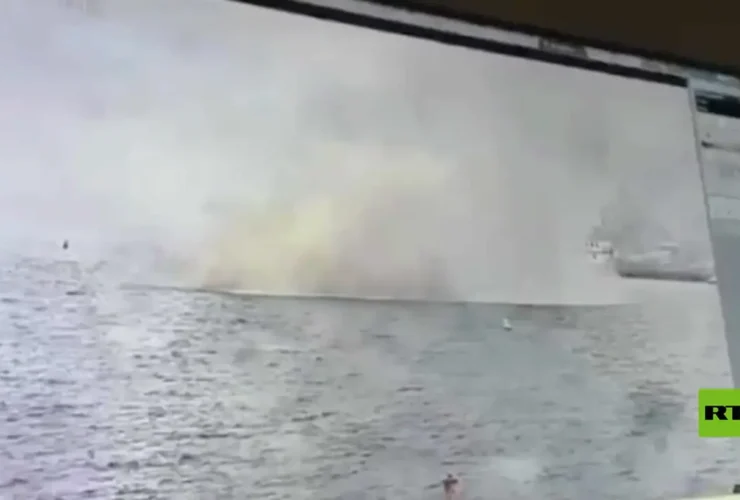 لحظه سقوط یک هواپیمای جنگی آمریکایی در دریای چین جنوبی