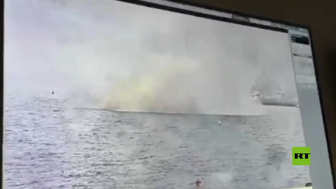 لحظه سقوط یک هواپیمای جنگی آمریکایی در دریای چین جنوبی 1 لحظه سقوط یک هواپیمای جنگی آمریکایی در دریای چین جنوبی