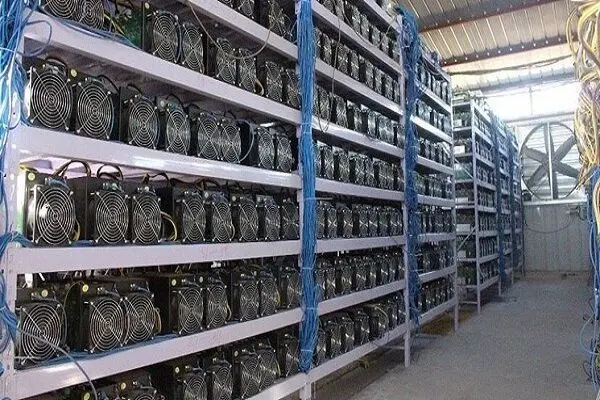 مصرف برق معدنچیان معادل 10 واحد مسکونی در ماه است