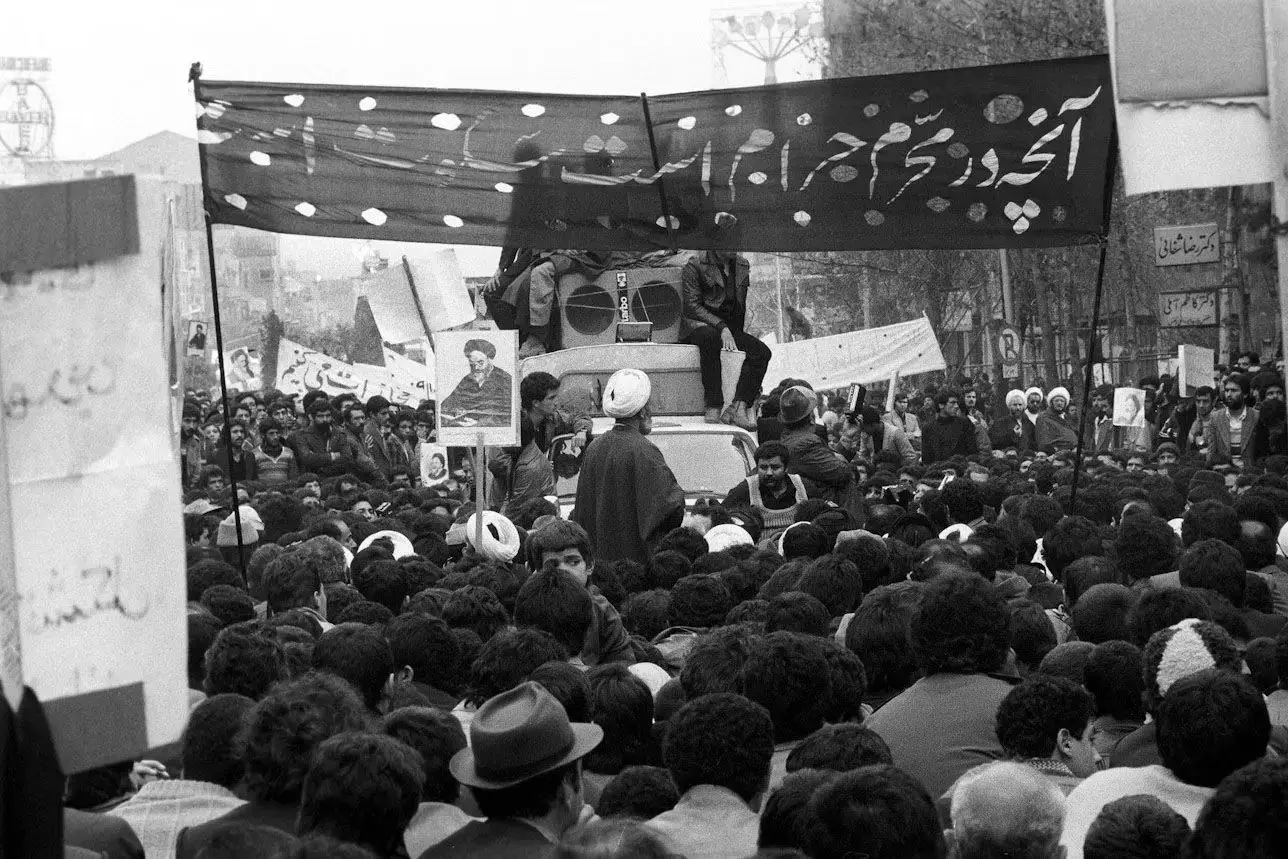 مقایسه واقعیت زندگی مردم و آرمان های انقلاب بعد از 47 سال 1 مقایسه واقعیت زندگی مردم و آرمان های انقلاب بعد از 47 سال