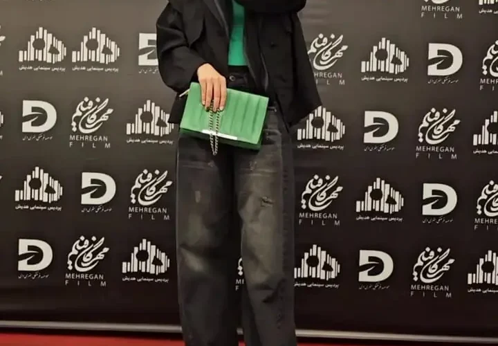 نمایش ویژه فیلم لاک پشت با بازی Nazanin Bayati 28 نمایش ویژه فیلم لاک پشت با بازی Nazanin Bayati