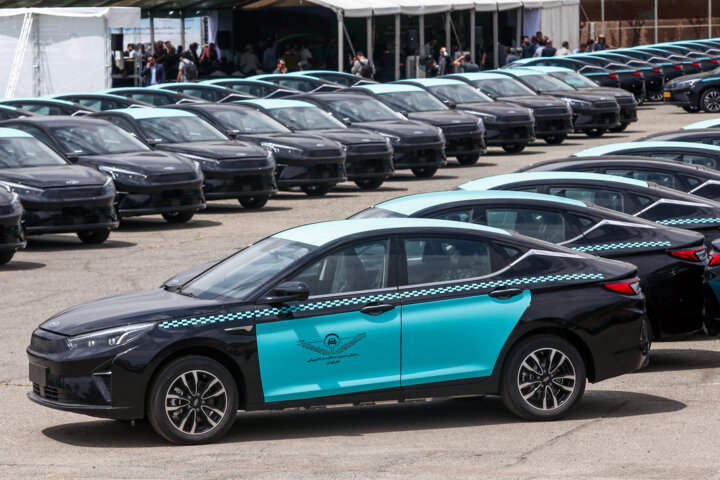 واکنش رانندگان تاکسی تهران به گرانی تاکسی های SUV
