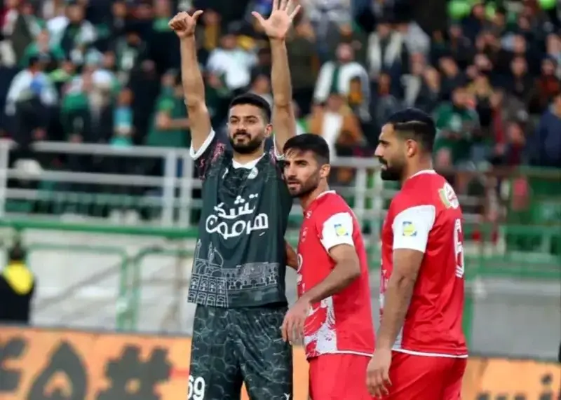 پخش زنده: پرسپولیس مقابل ذوب آهن (1-0) / پایان نیمه اول با گل عمری