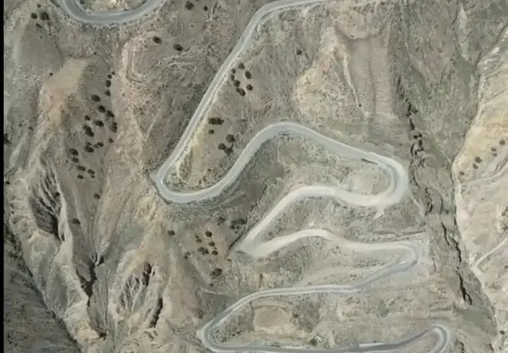 پر پیچ و خم ترین جاده ایران به ارتفاع 700 متر