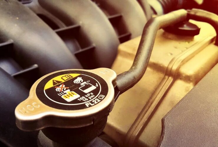 چرا آب رادیاتور خودرو کم می شود؟