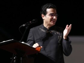 کنسرت خیابان Homayoun Shajariar از نظر قانونی ممنوع نیست