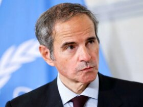 گروسی: من دائماً با عراقچی در تماس هستم