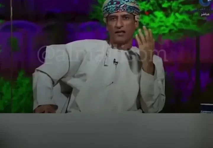 یک خبرنگار عمانی پس از شکست تیم ملی خود مقابل امارات گریه می کند