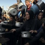 تصاویر; توزیع غذای گرم بین آوارگان فلسطینی