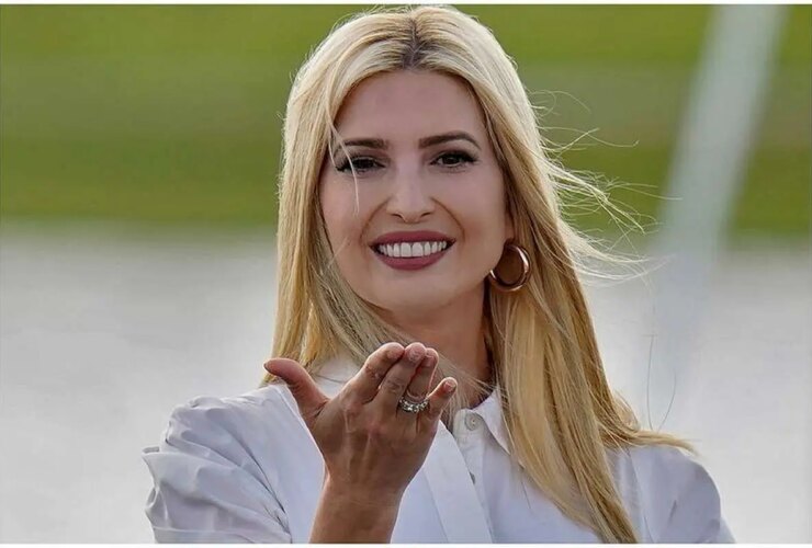 «ایوانکا ترامپ» در کنار مادر و برادرش 30 سال پیش