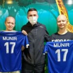 تصویر آسایش ستاره استقلال در کنار کودکان سرطانی