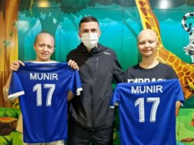 تصویر آسایش ستاره استقلال در کنار کودکان سرطانی 9 تصویر آسایش ستاره استقلال در کنار کودکان سرطانی