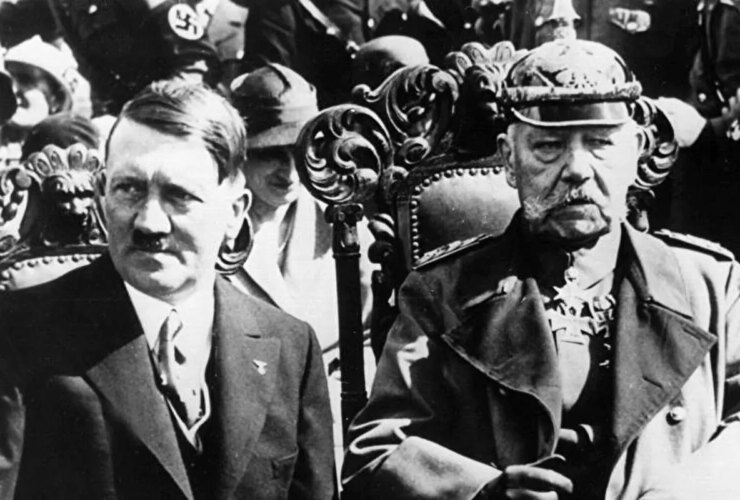 هیتلر 92 سال پیش در برابر رئیس جمهور آلمان تعظیم کرد