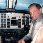 عکس/ رضا بیکمانوردی در کابین خلبان; دهه 70