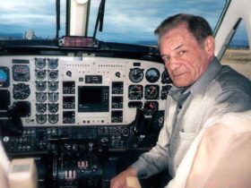 عکس/ رضا بیکمانوردی در کابین خلبان; دهه 70