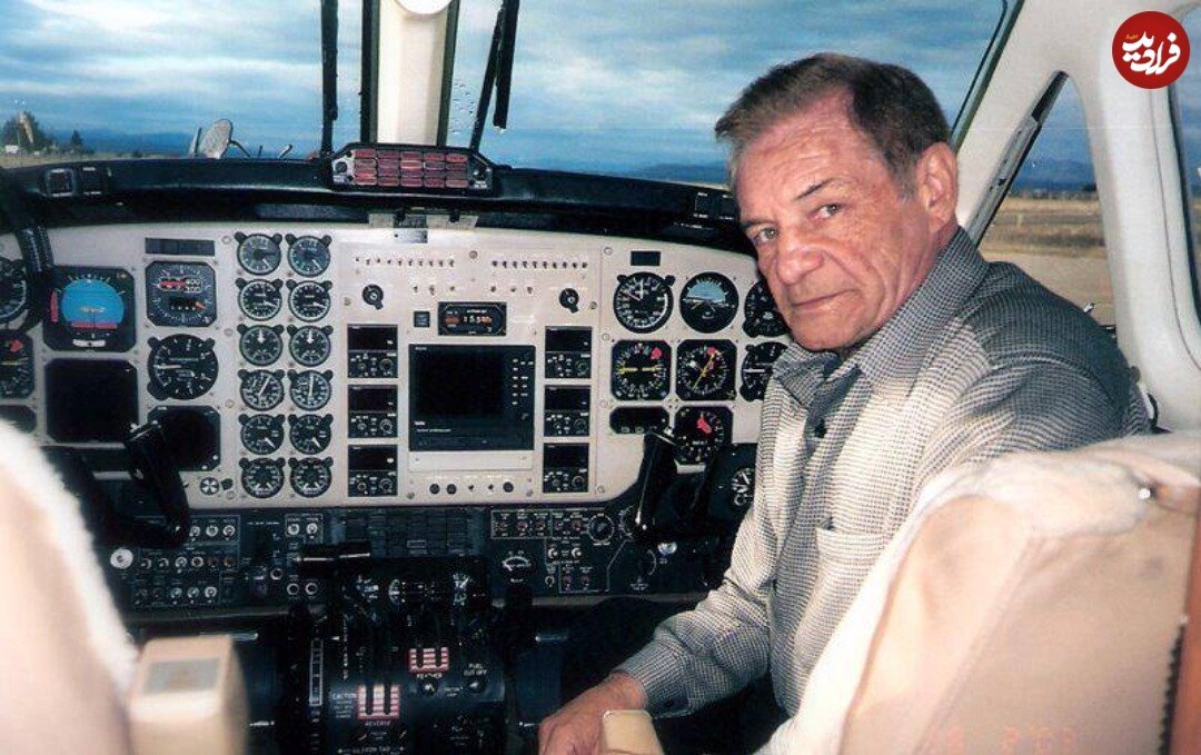 عکس/ رضا بیکمانوردی در کابین خلبان; دهه 70