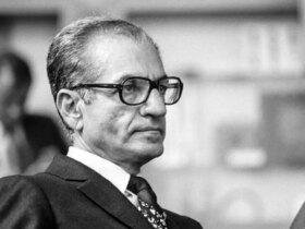 بازدید محمدرضا پهلوی از دبیرستان البرز; سال 1353 9 بازدید محمدرضا پهلوی از دبیرستان البرز; سال 1353