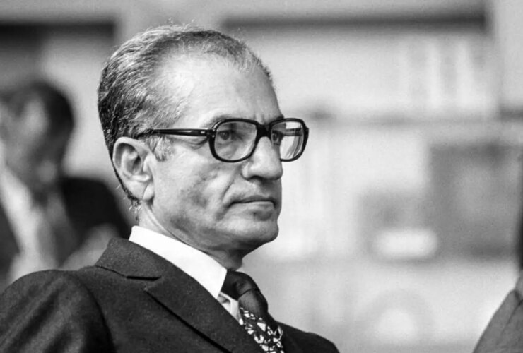 بازدید محمدرضا پهلوی از دبیرستان البرز; سال 1353