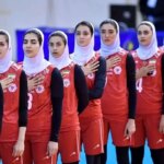 عکس صابر کاظمی در دستان والیبالیست های زن ایرانی