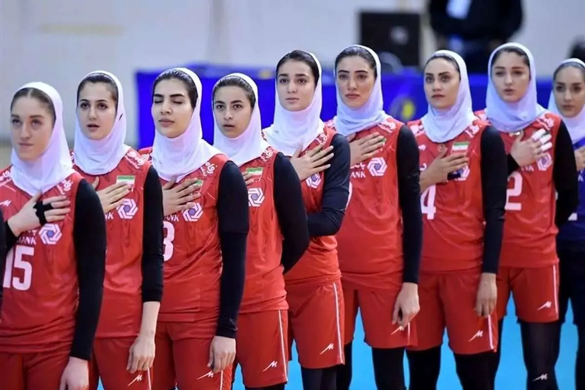 عکس صابر کاظمی در دستان والیبالیست های زن ایرانی