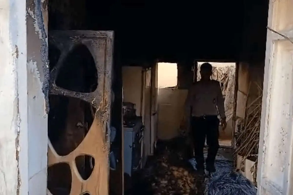 بازی کودک با فندک باعث آتش سوزی خانه ای در بندرعباس شد 1 بازی کودک با فندک باعث آتش سوزی خانه ای در بندرعباس شد