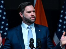 معاون رئیس جمهور ترامپ ونس از ادامه تعطیلی دولت خشمگین است: این مزخرفات را متوقف کنید 8 معاون رئیس جمهور ترامپ ونس از ادامه تعطیلی دولت خشمگین است: این مزخرفات را متوقف کنید